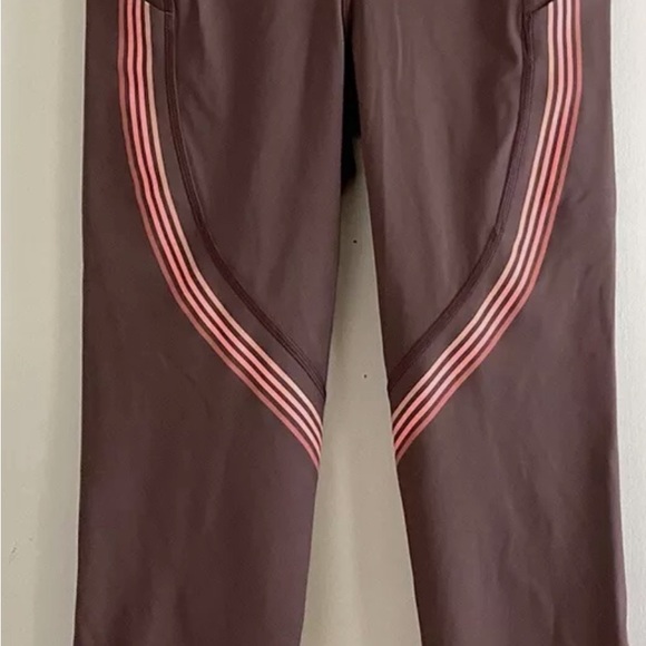 Lululemon - Picture 4 of 5